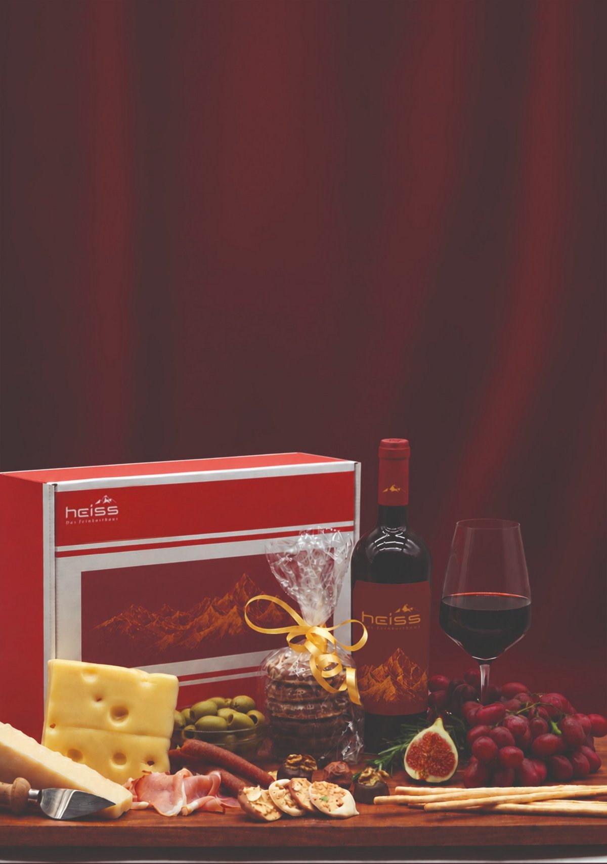 Heiss-Präsentkarton mit Rotwein, Käse, Schinken, Oliven, Lebkuchen und Pralinen