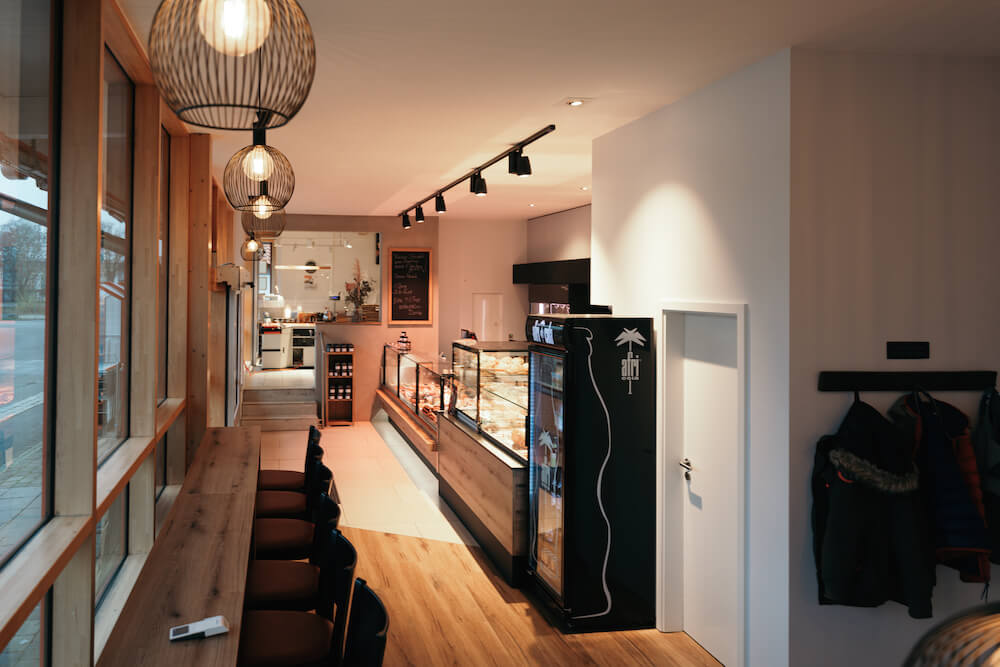Blick in den Feinkostladen mit Frischetheke